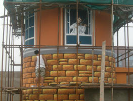 <b>高空彩绘作业</b>